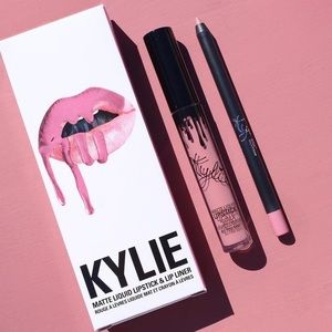 Kylie Cosmetics Makeup - NEW SMILE LIP KIT • KYLIE COSMETICS Kylie Cosmetics Makeup - NEW SMILE LIP KIT • KYLIE COSMETICS